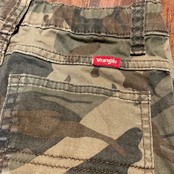 Levi Jeans and Wrangler Camo Cargo - Picture 3 of 4